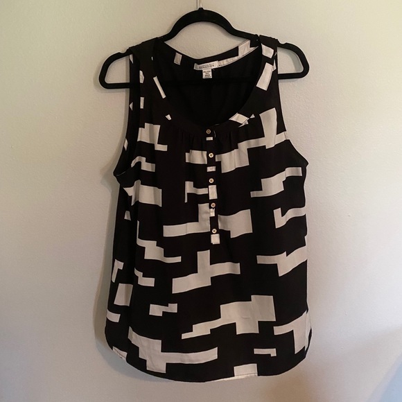 Patterned Sleeveless Shirt with Buttons - Picture 1 of 2